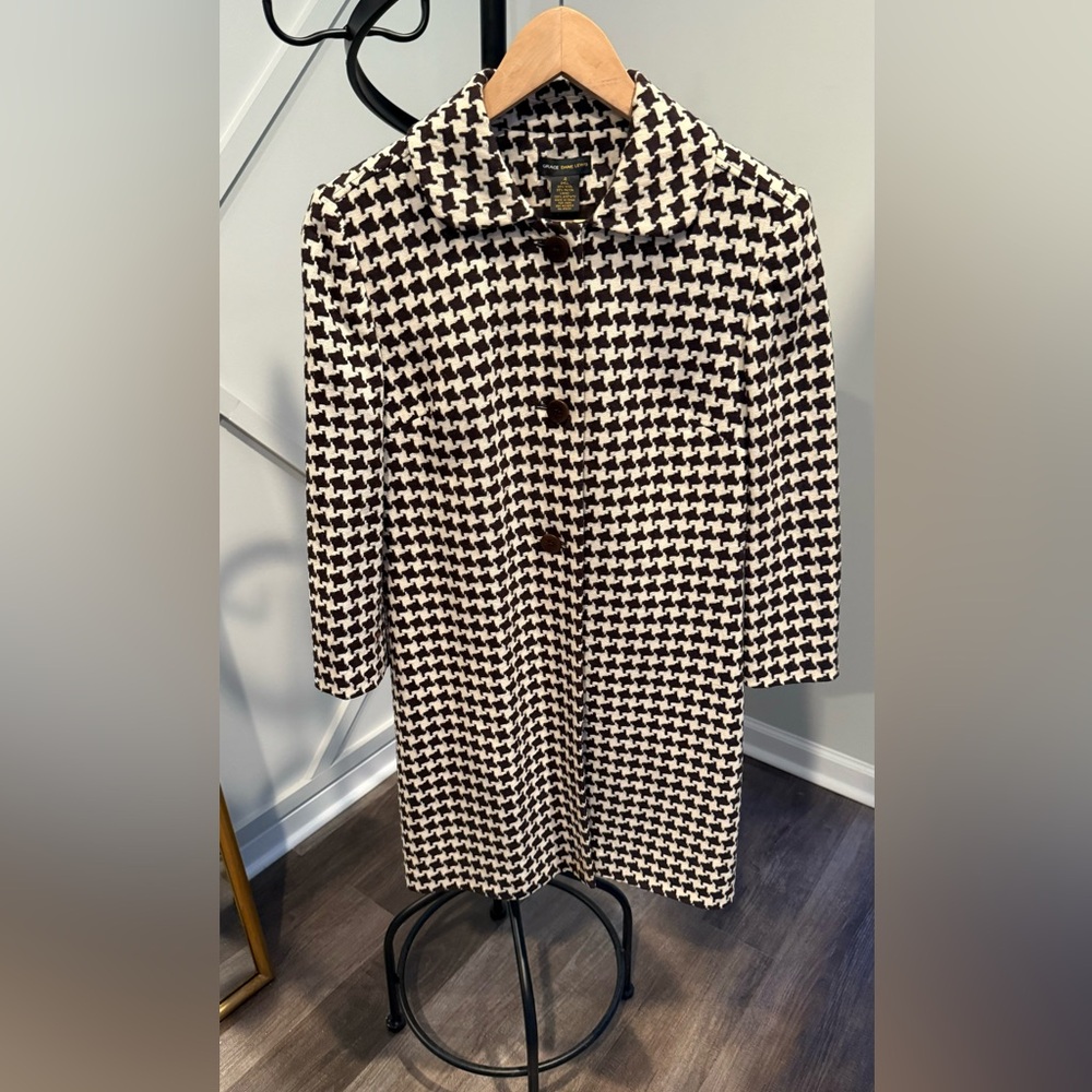 Gorgeous brown houndstooth coat